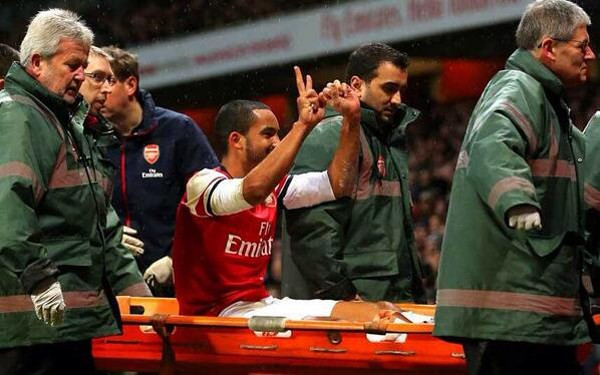 Walcott không thể dự World Cup 2014. (Nguồn: Getty Images) Tin vắn 17/1: Barca tổn thất nặng, M.U lo lắng đại chiến ảnh 2