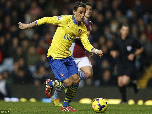 Oezil là bản hợp đồng đắt giá nhất của Arsenal. (Nguồn: AP) Chuyển nhượng 17/1: Arsenal lại khiến HLV Wenger sầu lòng ảnh 2