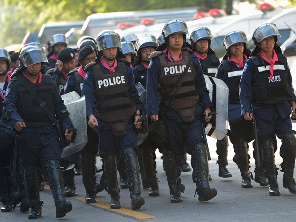 Binh sỹ Thái Lan tuần tra ở Bangkok ngày 1/12. (Nguồn: AFP/TTXVN) Quân đội Thái yêu cầu binh lính giữ lập trường trung lập ảnh 1