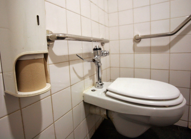 Nữ sinh 16 tuổi qua đời vì nhịn đi đại tiện suốt 8 tuần liền ảnh 1