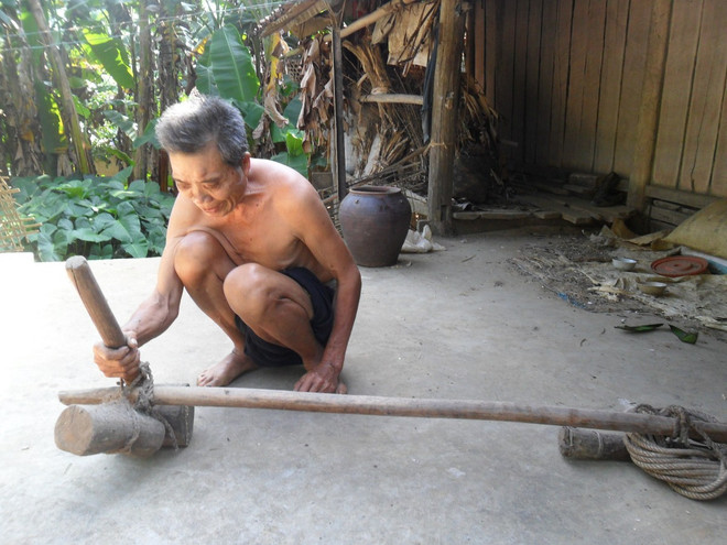 Độc đáo nghề “tước đoạt bảo bối” trâu bò, lợn con ở Cao Bằng ảnh 1