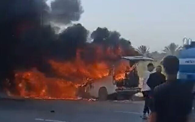 Iraq: Xe chở người hành hương Iran va chạm với xe tải, 11 người chết ảnh 1