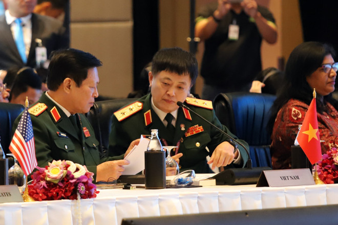 Đại tướng Ngô Xuân Lịch, Bộ trưởng Bộ Quốc phòng tại ADMM+ lần thứ 6. (Ảnh: Ngọc Quang-Hữu Kiên/TTXVN) ADMM+: Tôn trọng luật pháp quốc tế, đảm bảo hòa bình, an ninh khu vực ảnh 1