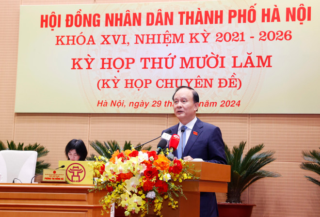 Chủ tịch Hội đồng Nhân dân thành phố Hà Nội Nguyễn Ngọc Tuấn phát biểu khai mạc kỳ họp. (Ảnh: Văn Điệp/TTXVN) ttxvn_khai_mac_ky_hop_thu_muoi_lam_hdnd_thanh_pho_ha_noi_khoa_xvi_2903-2.jpg