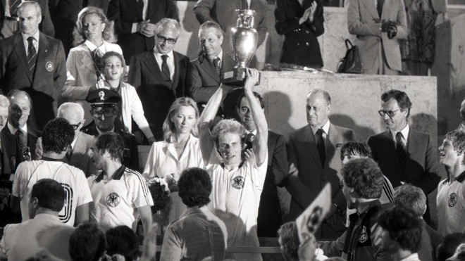 CEO Bayern AG Karl-Heinz Rummenigge từ giã sân khấu bóng đá ảnh 3