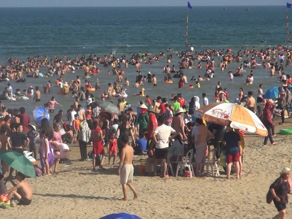 Thanh Hóa: Một du khách Hà Nội chết đuối ở biển Hải Tiến ảnh 1