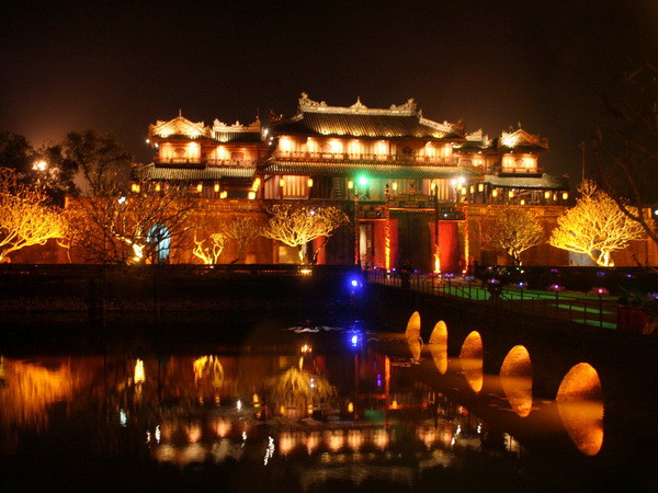 Thắp sáng, tạo điểm nhấn về đêm cho du lịch Huế ảnh 1