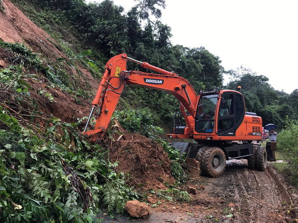 Quốc lộ 279 đoạn qua Điện Biên sạt lở nghiêm trọng, giao thông tê liệt ảnh 1
