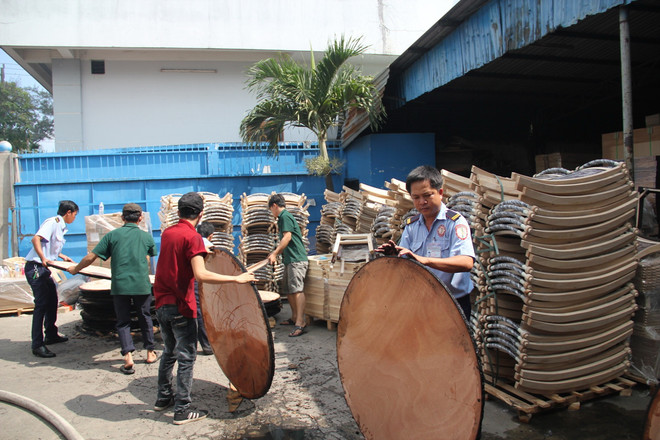 Xưởng sản xuất gỗ cháy rụi giữa trưa, 150 công nhân thoát chết ảnh 5