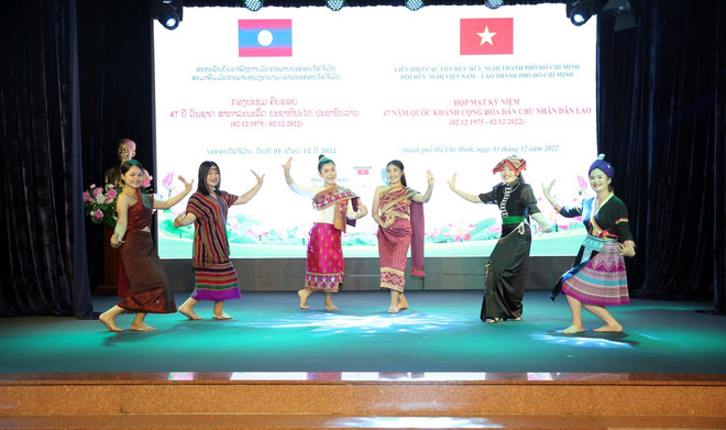 Tiếp tục vun đắp, củng cố mối tình hữu nghị đoàn kết đặc biệt Việt-Lào ảnh 1