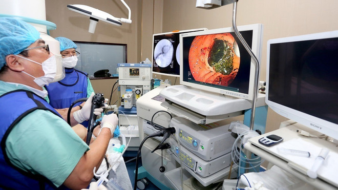 Bệnh viện đầu tiên ở miền Trung tán sỏi đường mật trong gan bằng laser ảnh 1