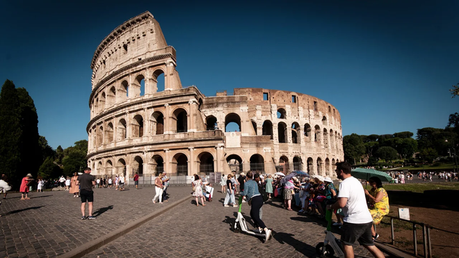 Italy điều tra vụ vé tham quan đấu trường Colosseum bị 'đội giá' ảnh 1
