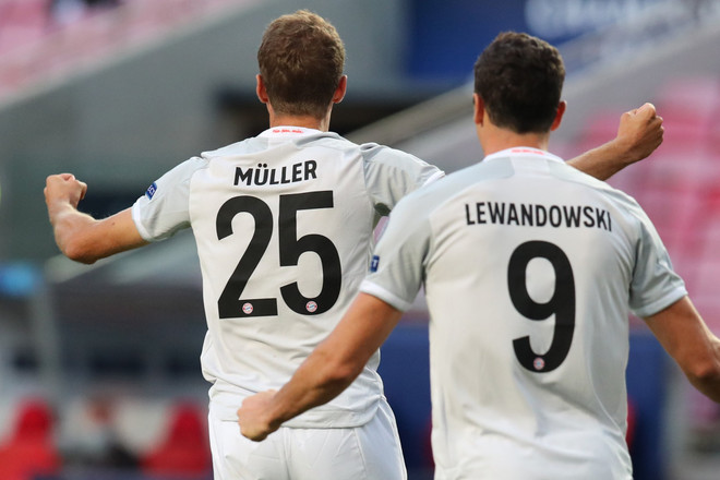 Thomas Mueller và Robert Lewandowski cùng lập cú đúp giúp Bayern chiến thắng. (Nguồn: FcBayern) Bayern, Dortmund và RB Leipzig chạy đà thuận lợi cho Champions League ảnh 1
