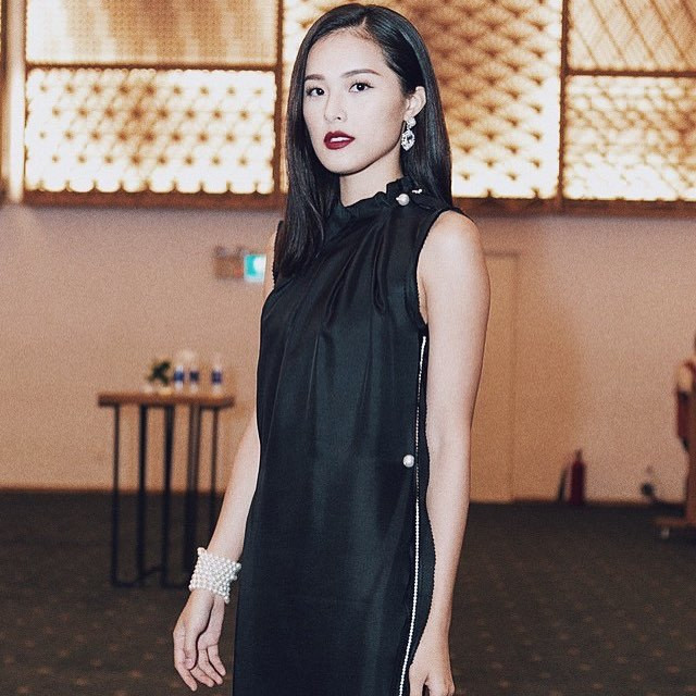 Mỹ nhân Việt diện màu son "ma cà rồng" đón Đông về ảnh 3