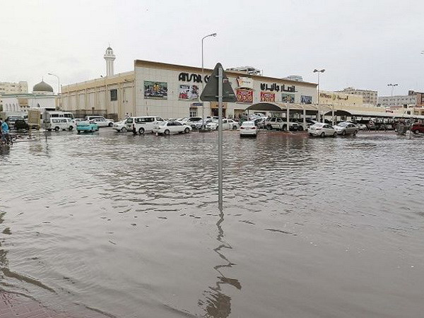 Chỉ trong vài giờ, Qatar hứng chịu lượng mưa bằng một năm ảnh 1