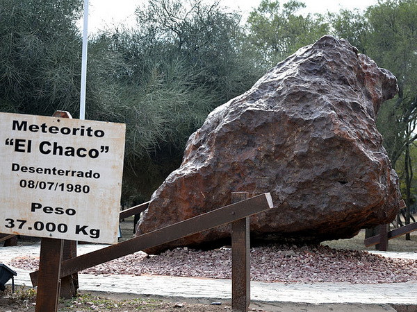 Argentina bắt giữ 3 người vận chuyển trộm 1,5 tấn thiên thạch ảnh 1