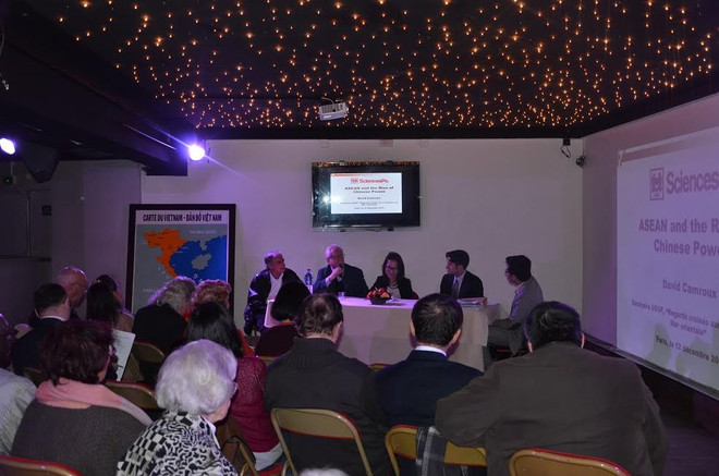 Triển lãm và tọa đàm quốc tế về chủ đề Biển Đông tại Pháp ảnh 1