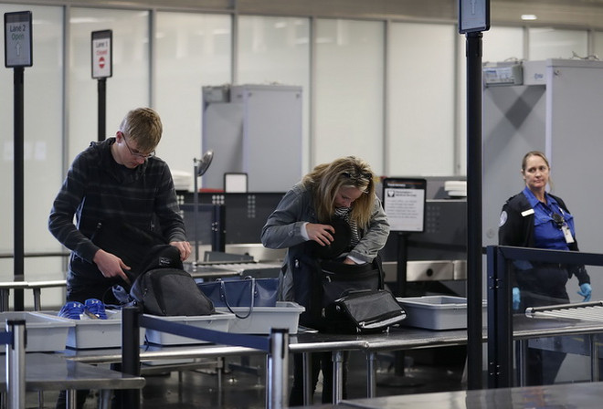 Trung Đông tức giận trước lệnh cấm mang thiết bị điện tử lên máy bay ảnh 1