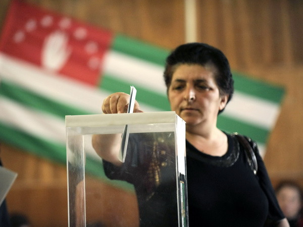 Thủ lĩnh đối lập Raul Khadzhimba đắc cử Tổng thống Abkhazia ảnh 1