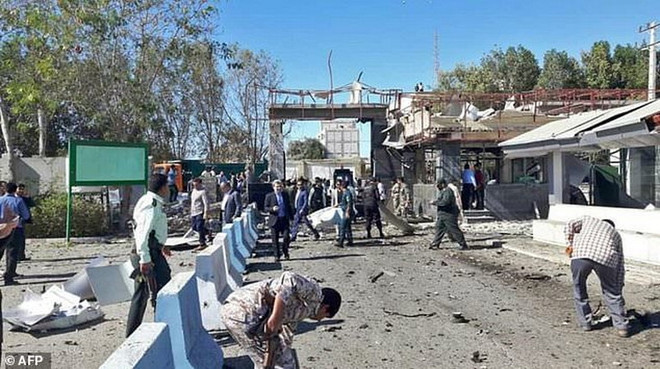 Iran: Đánh bom liều chết gần đồn cảnh sát gây thương vong lớn ảnh 1