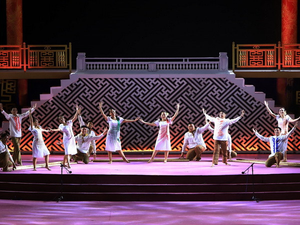 "Cháy hết mình" với bữa tiệc âm nhạc kỳ diệu tại Festival Huế ảnh 1