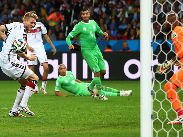 Cận cảnh hai bàn thắng giúp Đức nhọc nhằn đánh bại Algeria ảnh 1