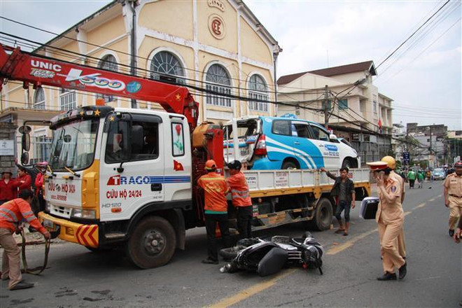 Lâm Đồng: Đối tượng nghi 'ngáo đá' lái ôtô gây tai nạn liên hoàn ảnh 1