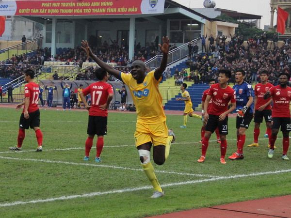 FLC Thanh Hóa vững vàng dẫn đầu sau vòng 3 V-League 2017 ảnh 1