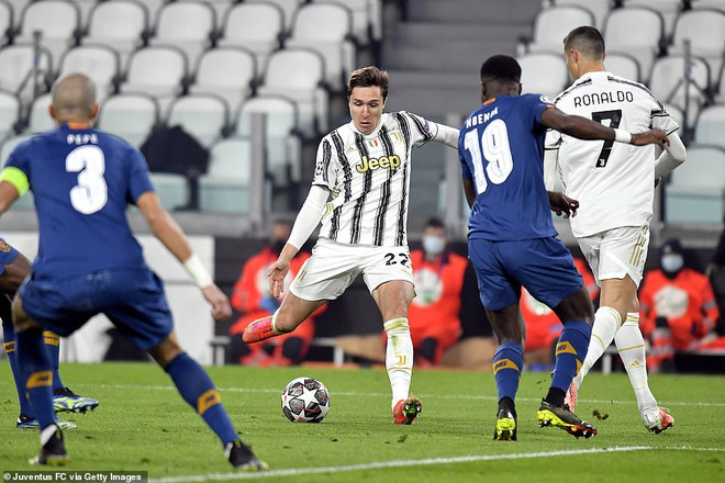 Chiesa lập cú đúp cho Juventus. (Nguồn: Getty Images) Juventus bị loại khỏi Champions League bởi luật bàn thắng sân khách ảnh 1