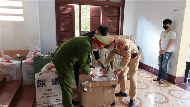 Cao Bằng: Thu giữ nhiều dụng cụ test nhanh COVID-19 không rõ nguồn gốc ảnh 1