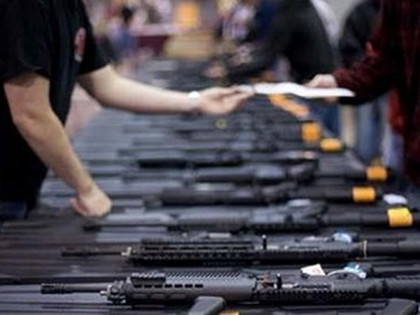 Bộ Thương mại Mỹ ngừng cấp phép xuất khẩu vũ khí dân dụng ảnh 1