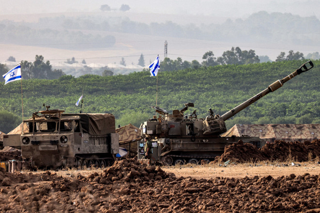 Quân đội Israel và các tay súng Palestine đọ súng ở biên giới Dải Gaza ảnh 1