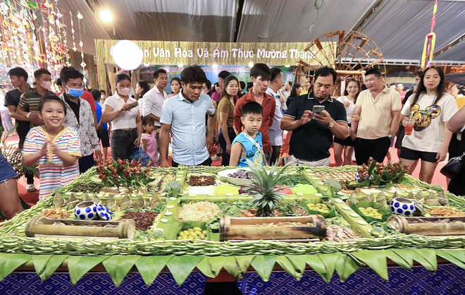 Khai mạc Lễ hội Cá Tôm sông Đà tỉnh Hòa Bình lần thứ nhất ảnh 2