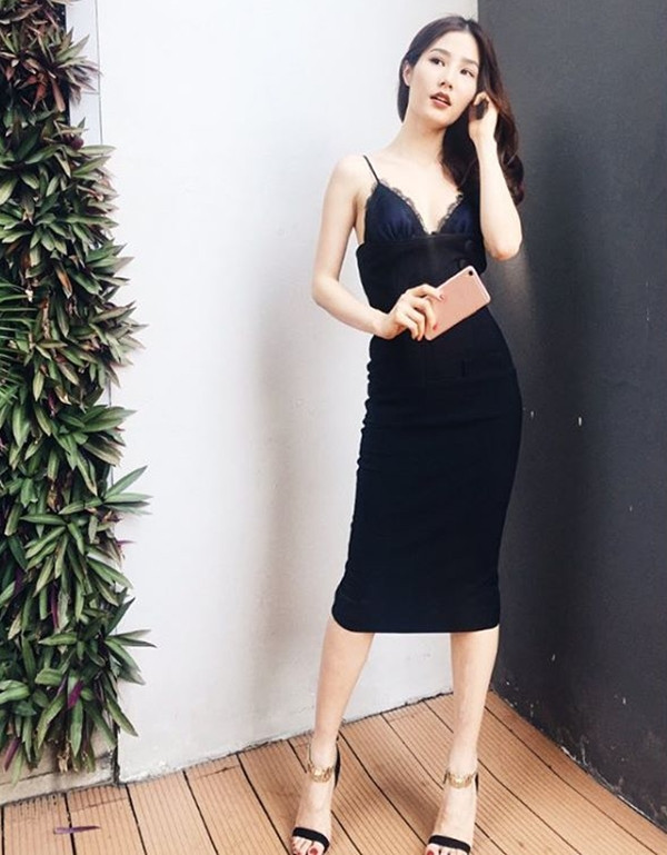 Hà Hồ "xúng xính" hàng hiệu, Thanh Hằng "mát mắt" với gam pastel ảnh 2