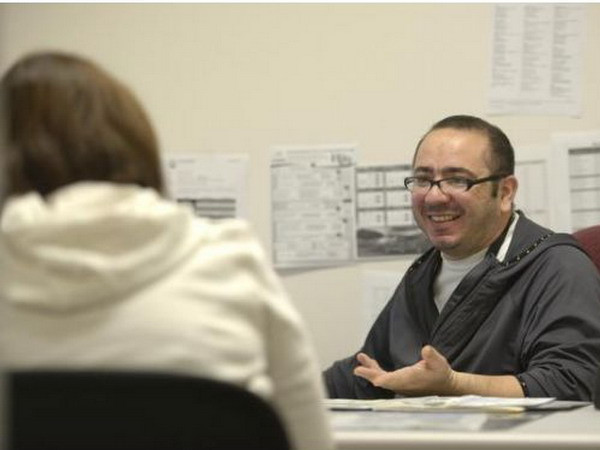 Người dân Mỹ đổ xô đăng ký mua bảo hiểm ObamaCare ảnh 1