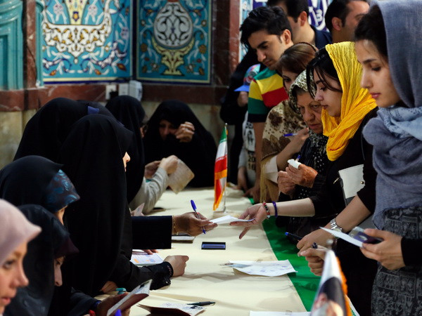 Bầu cử tổng thống Iran: Hơn 40 triệu cử tri tham gia bỏ phiếu ảnh 1