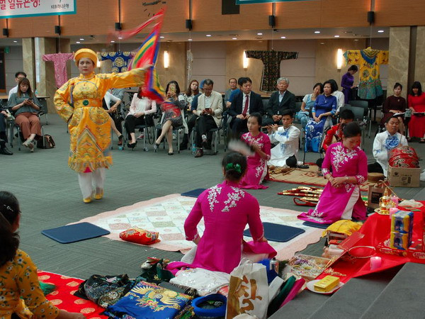 Quảng bá văn hóa tín ngưỡng thờ mẫu của Việt Nam tại Hàn Quốc ảnh 1