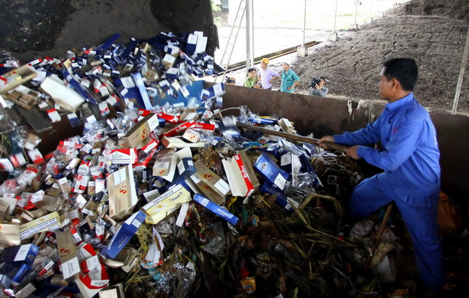 Bình Phước bắt giữ một xe tải chở 5.000 gói thuốc lá lậu ảnh 1