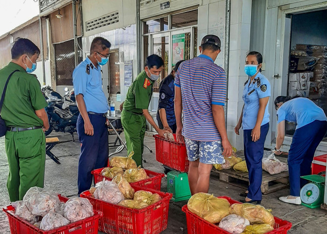 Cần Thơ phát hiện gần 3,5 tạ thực phẩm đông lạnh không rõ nguồn gốc ảnh 1