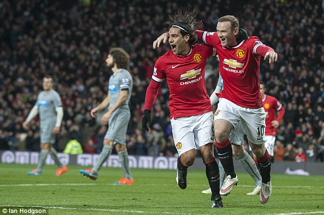 Kết quả: Thành Manchester thăng hoa, Arsenal và Liverpool thắng nhọc ảnh 1