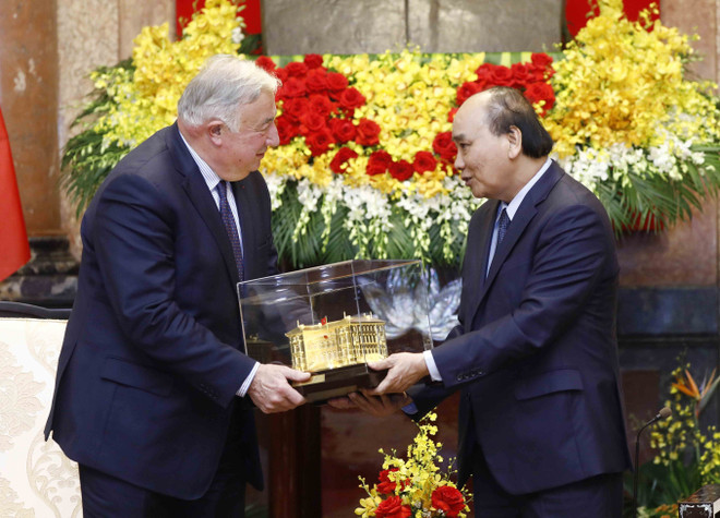 [Photo] Chủ tịch nước Nguyễn Xuân Phúc tiếp Chủ tịch Thượng viện Pháp ảnh 4