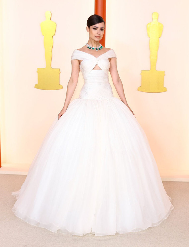 Sắc trắng của thời trang “lên ngôi” tại thảm đỏ Oscar 2023 ảnh 2