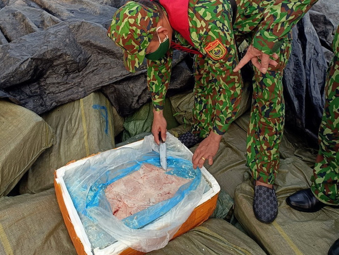 Quảng Ninh: Phát hiện bè mảng chở lậu lượng lớn nội tạng động vật ảnh 1