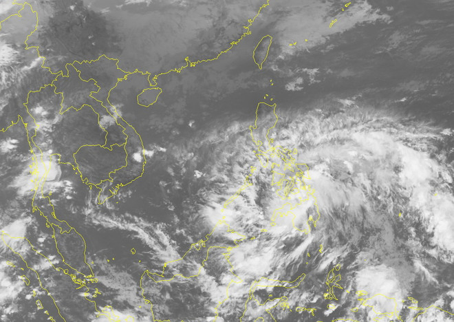 Xuất hiện vùng áp thấp đang mạnh lên, khả năng đi vào Biển Đông ảnh 1