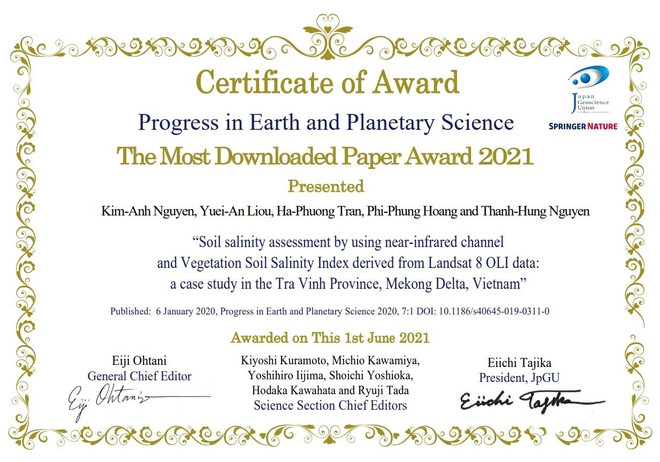 Giải thưởng của Tạp chí Tiến bộ trong khoa học Trái đất và Hành tinh (PEPS). (Ảnh: Phạm Tuân/TTXVN) Nữ tiến sỹ Việt Nam nhận giải thưởng quốc tế về nghiên cứu nhiễm mặn ảnh 2