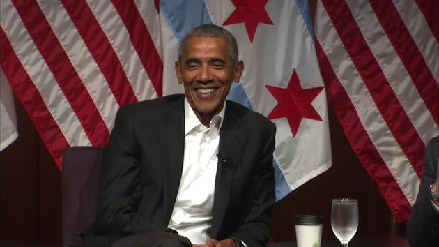 Ông Obama lần đầu xuất hiện trước công chúng kể từ khi rời Nhà Trắng ảnh 1