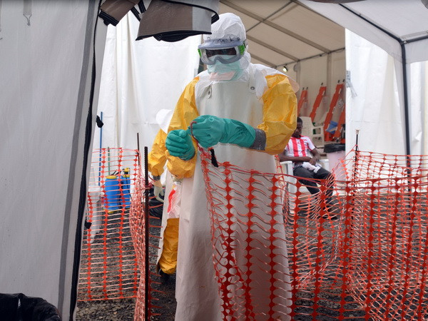 Các biện pháp cơ bản giúp giảm số ca tử vong vì dịch Ebola ảnh 1