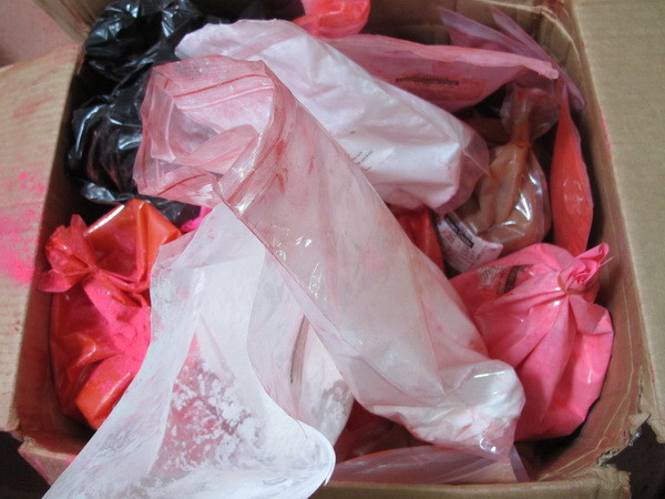 Bắt quả tang một cơ sở chuyên sản xuất mỹ phẩm giả quy mô lớn ảnh 1