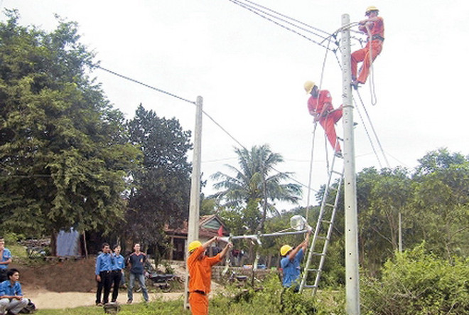 Chương trình điện khí hóa nông thôn "thắp sáng" bản làng Kon Tum ảnh 2