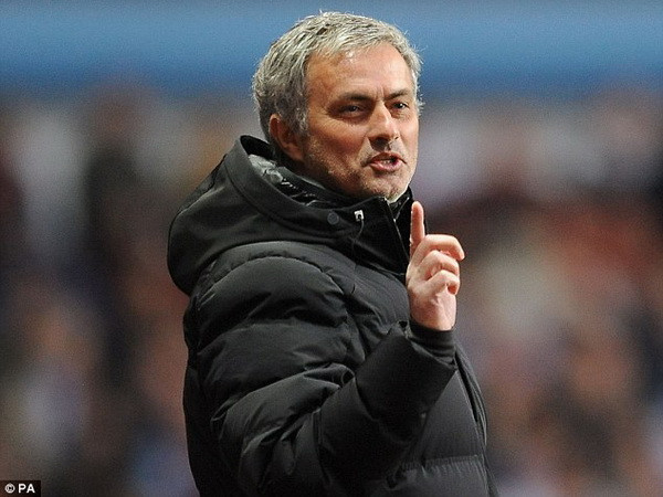 Mourinho khiến M.U nóng mặt khi nói về tân binh Luke Shaw ảnh 1